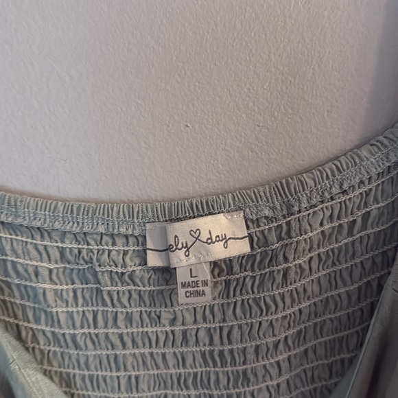 Lovely Day puff sleeve dress size Large - Picture 3 of 6